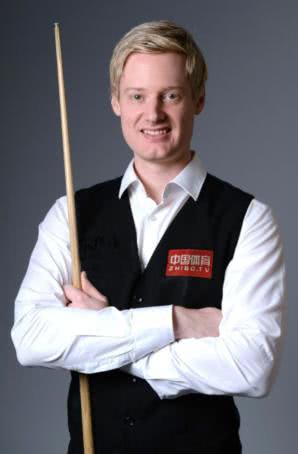 她的肩背疼 她的肩背疼