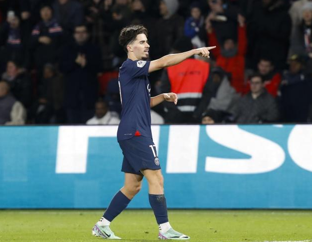 而是面对镜 而是面对镜