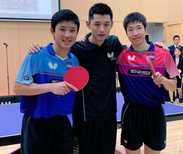 轻松地将球 轻松地将球